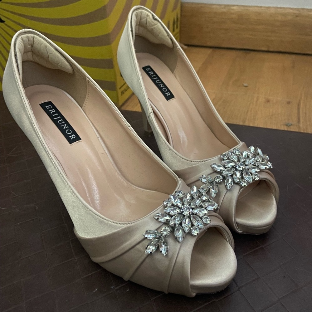 Erijunior champagne wedding heel (size 7)